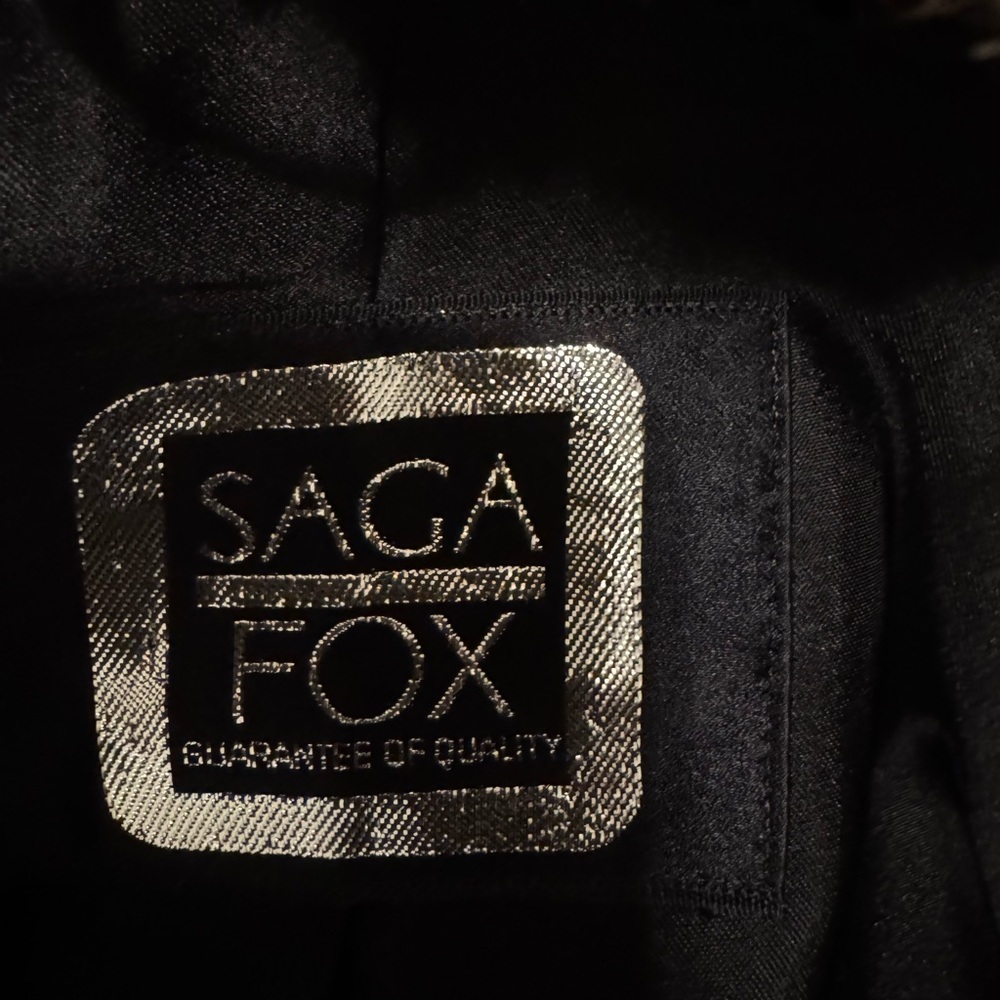 Luxurious SAGA Fox Fur Coat - Picture 3 of 17